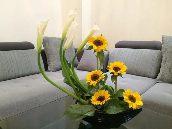 Hoa hướng dương để bàn phòng khách cực đẹp