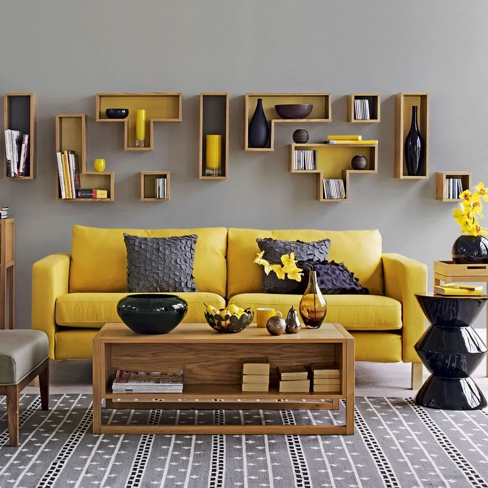 Khi các sản phẩm nội thất khối vuông vức tạo nét hiện đại thanh lịch, việc sử dụng cặp màu vàng - xám giúp tôn thêm nét trẻ trung, năng động cho cả không gian