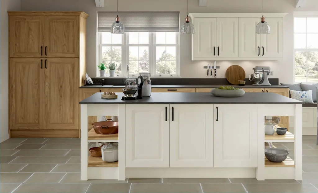 Nội thất phòng bếp là sự kết hợp hài hòa giữa sắc trắng tinh khiết và nâu gỗ trầm ấm 
