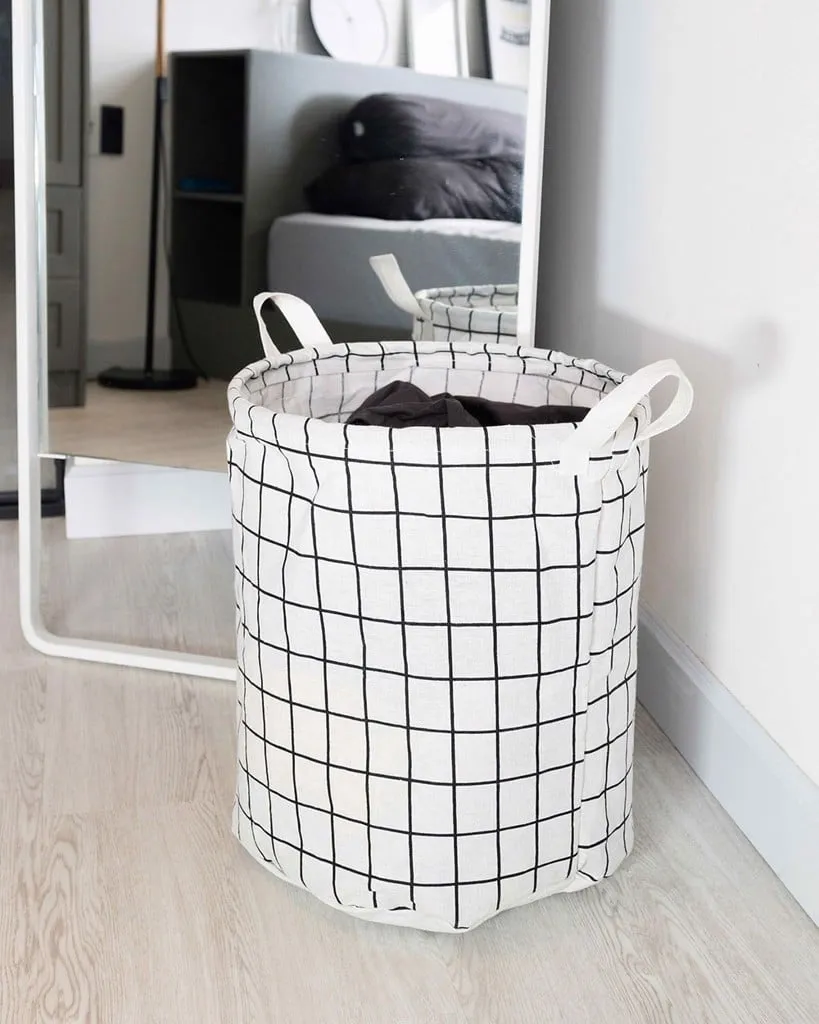 Túi Checkered Trắng - mẫu túi gọn nhẹ cho không gian phòng ngủ ngăn nắp hơn