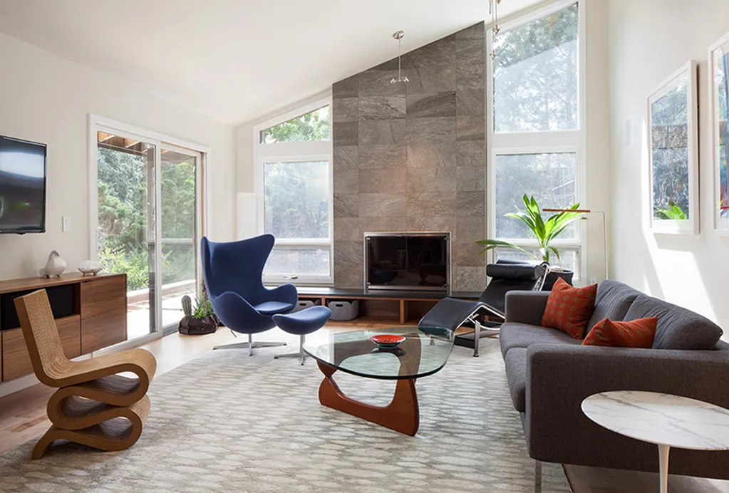 Mid-century Modern cũng ưu tiên tối giản hóa nội thất trong phòng, tạo ra bầu không khí phảng phất chất cổ điển cho căn phòng tiện nghi hiện đại.