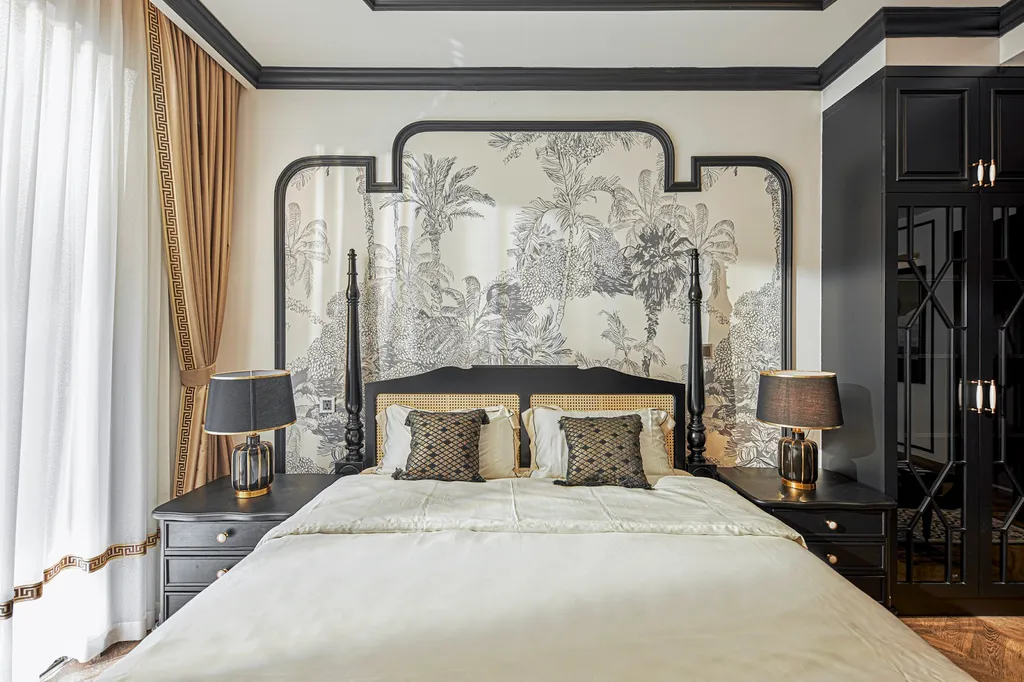 Nội thất trong phòng ngủ được thiết kế theo kiểu Indochine truyền thống với tông màu trắng - đen nổi bật khiến ai cũng phải ngỡ ngàng về vẻ đẹp của không gian.
