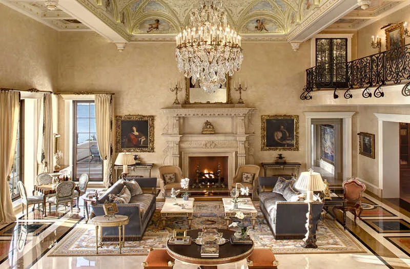 Phòng khách theo phong cách Baroque thường rất lộng lẫy và nhiều ánh sáng