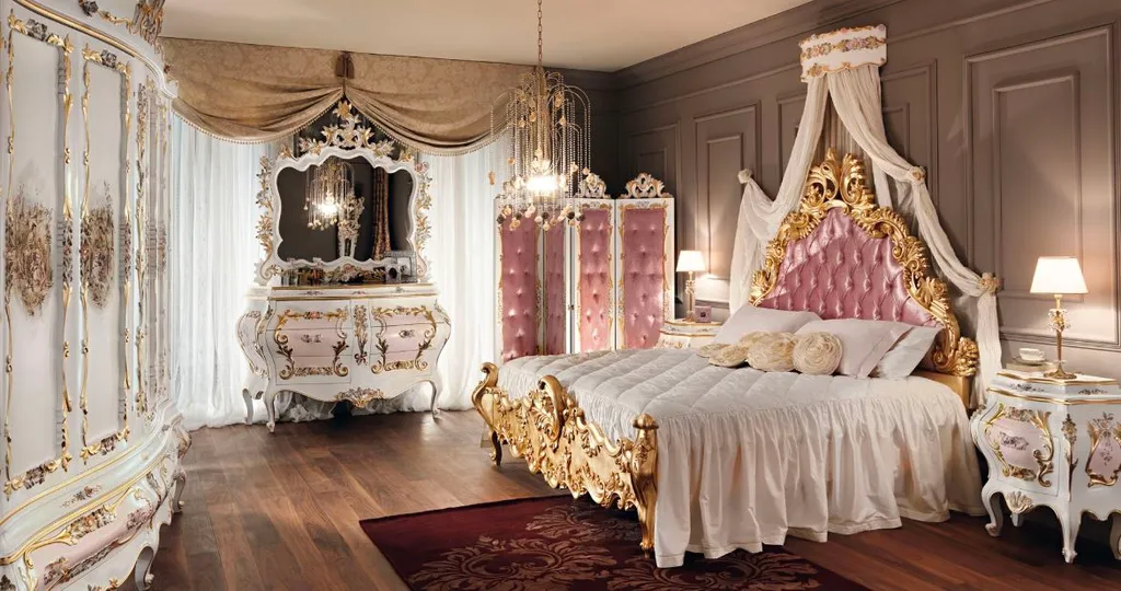 Phòng ngủ phong cách Baroque thường được chọn các tone màu phổ biến như Beige, vàng, đỏ tía, nâu, hoặc mạ vàng,...