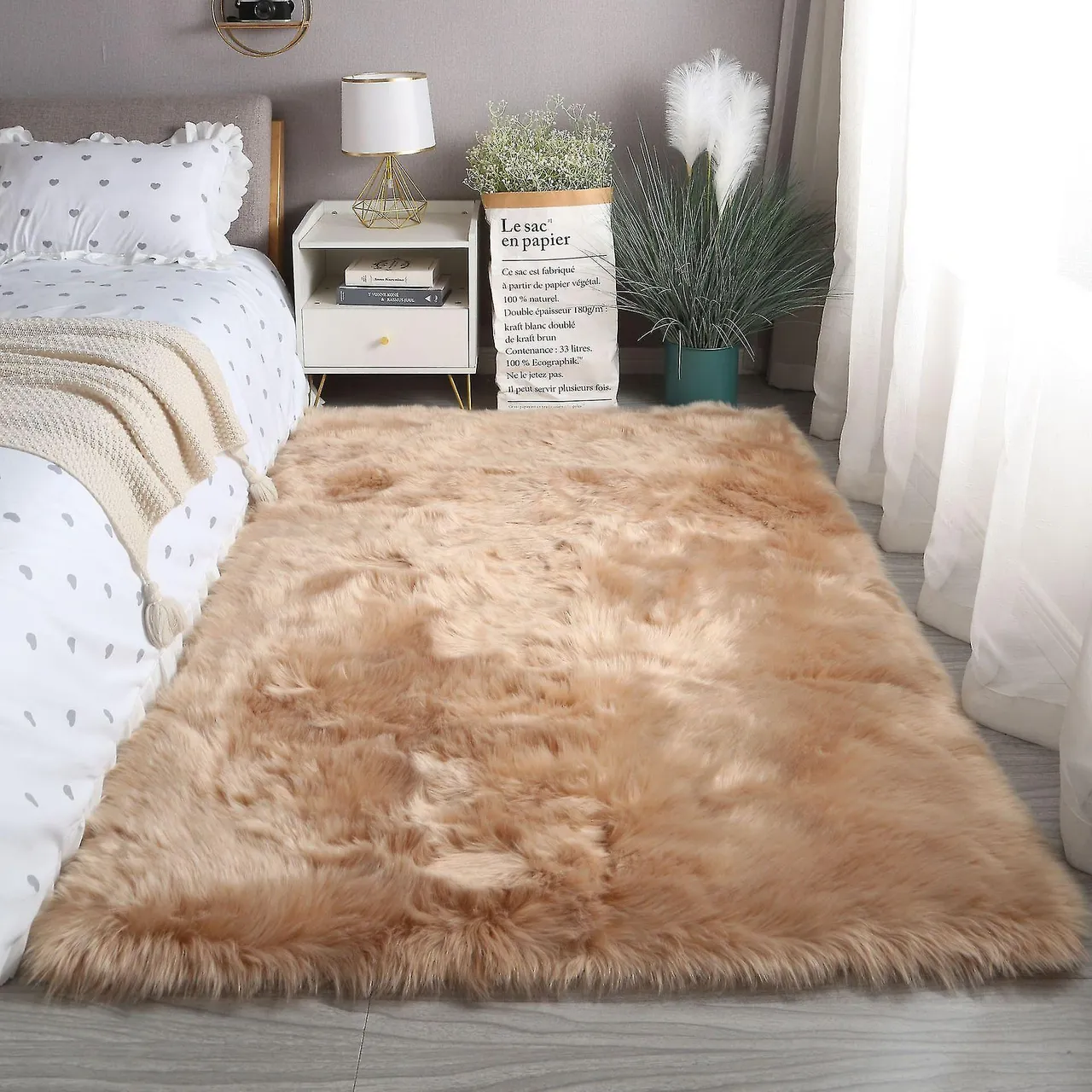 Thảm trải lông xù với màu sắc trang nhã cho phòng ngủ