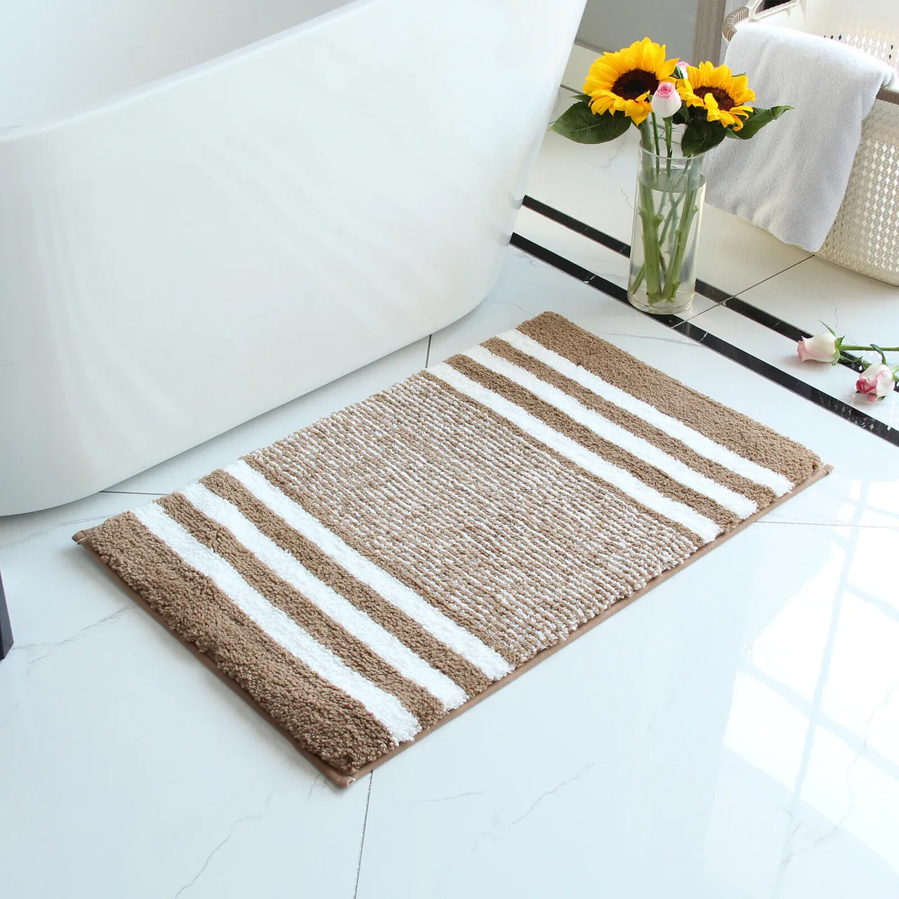 Thảm trải polyester là loại thảm được sử dụng phổ biến trong các không gian phòng tắm