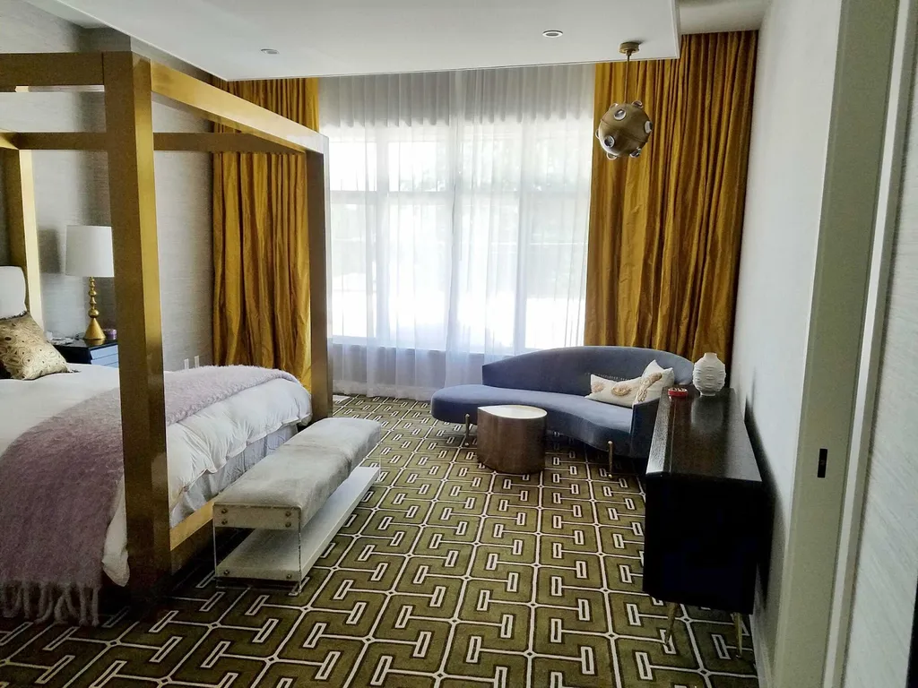 Thảm trải sàn phòng ngủ khách sạn họa tiết đơn giản mà vẫn không kém phần sang trọng