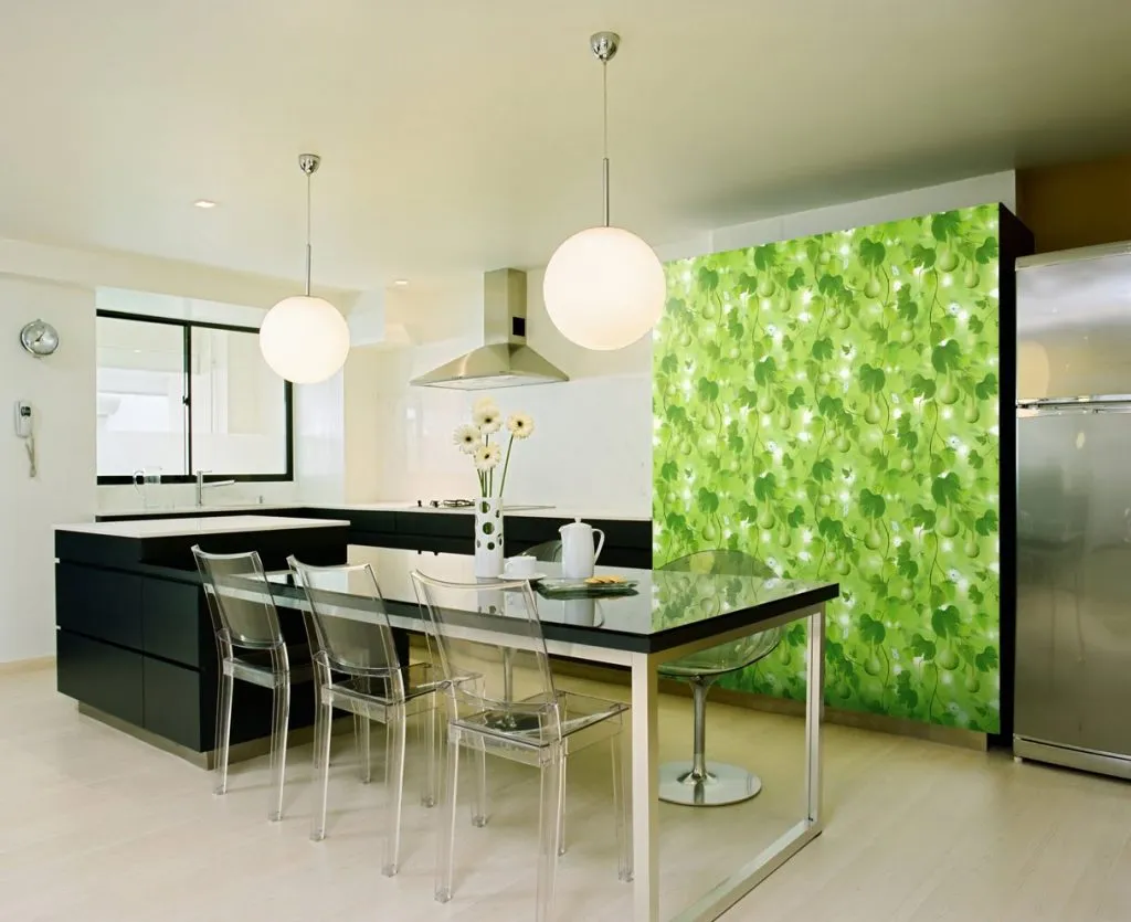 Giấy dán tường nền xanh làm phòng bếp thêm sinh động, ấn tượng
