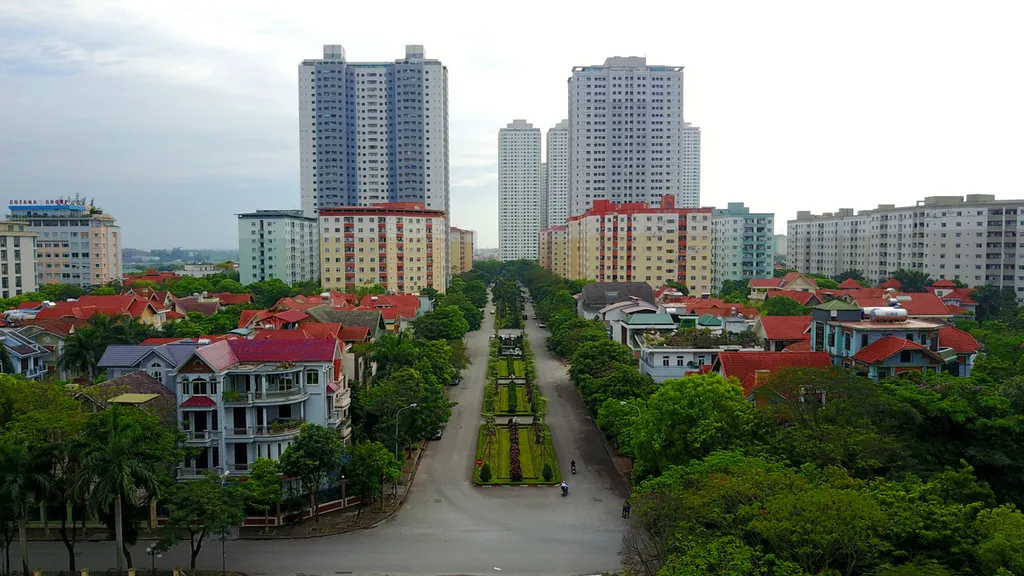 Hệ thống đường đi trong chung cư Linh Đàm được quy hoạch ngay ngắn, rộng rãi, thuận tiện di chuyển.