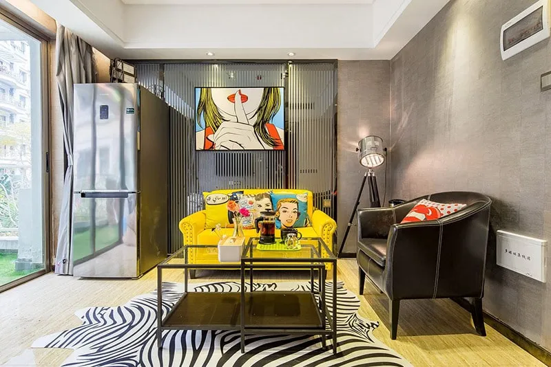 Phòng khách chung cư ấn tượng theo phong cách Pop Art