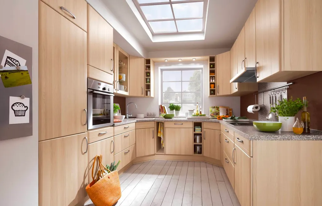 Sắc xanh và ánh sáng tự nhiên giúp phòng bếp trở nên sinh động, thoáng đãng