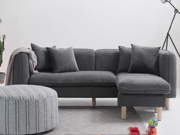 Sofa góc chữ L với sự kết hợp của sofa băng và đôn nhỏ