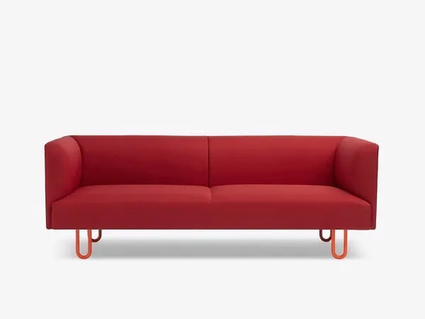 Sofa phòng khách màu đỏ nổi bật