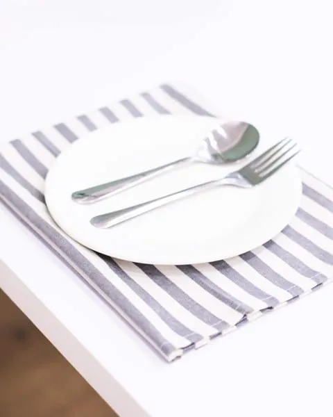 Tấm Lót Đĩa Line - họa tiết sọc đơn giản cho bữa ăn nhẹ nhàng