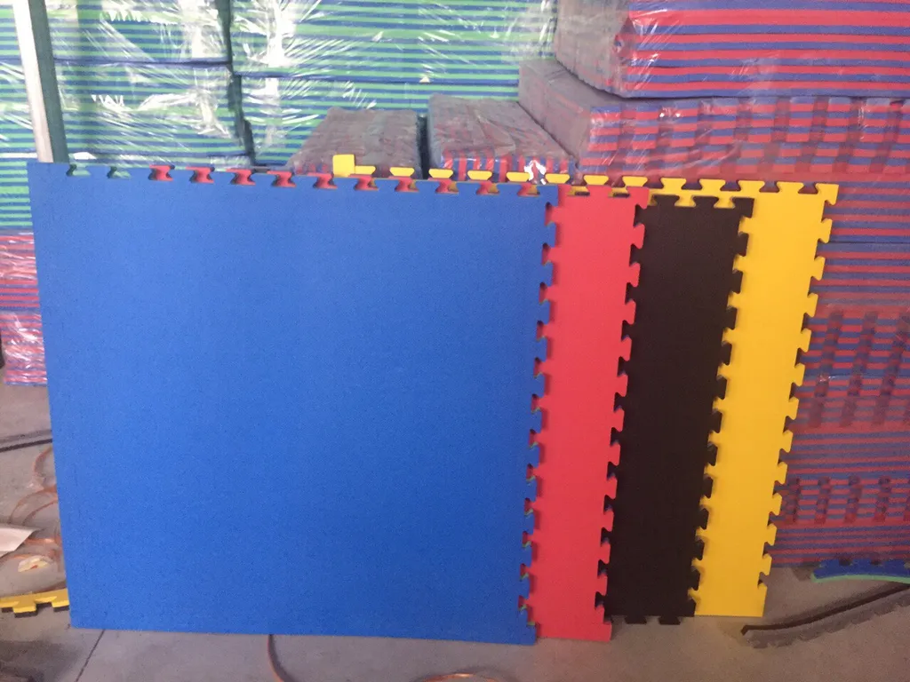 Thảm xốp tập võ có nhiều màu sắc khác nhau