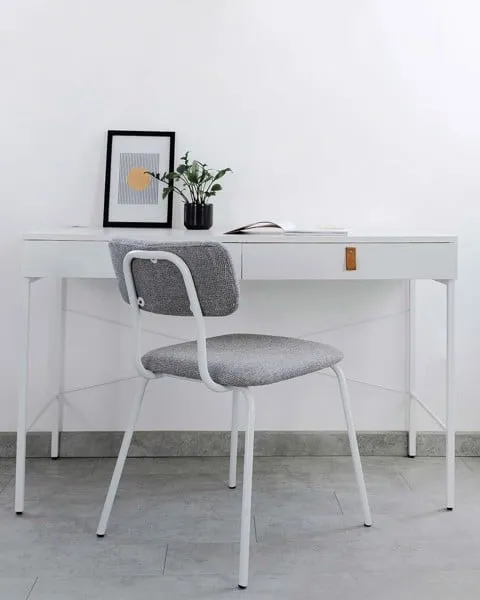 Thiết kế của ghế đơn giản với gam màu trung tính, phù hợp cho nhà phong cách tối giản