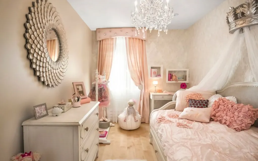 Giường ngủ công chúa màu hồng được thiết kế theo phong cách cổ điển