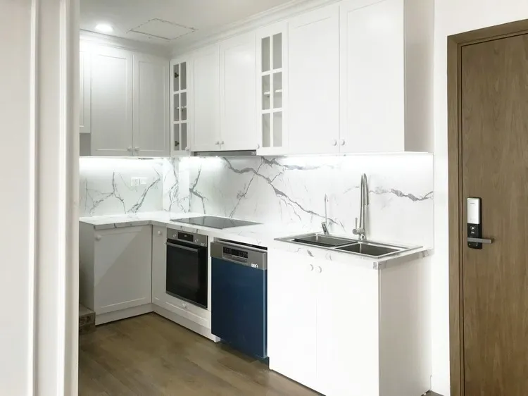 Nội thất Nguyên Thanh sử dụng đá marble để ốp mặt bếp và vách tường