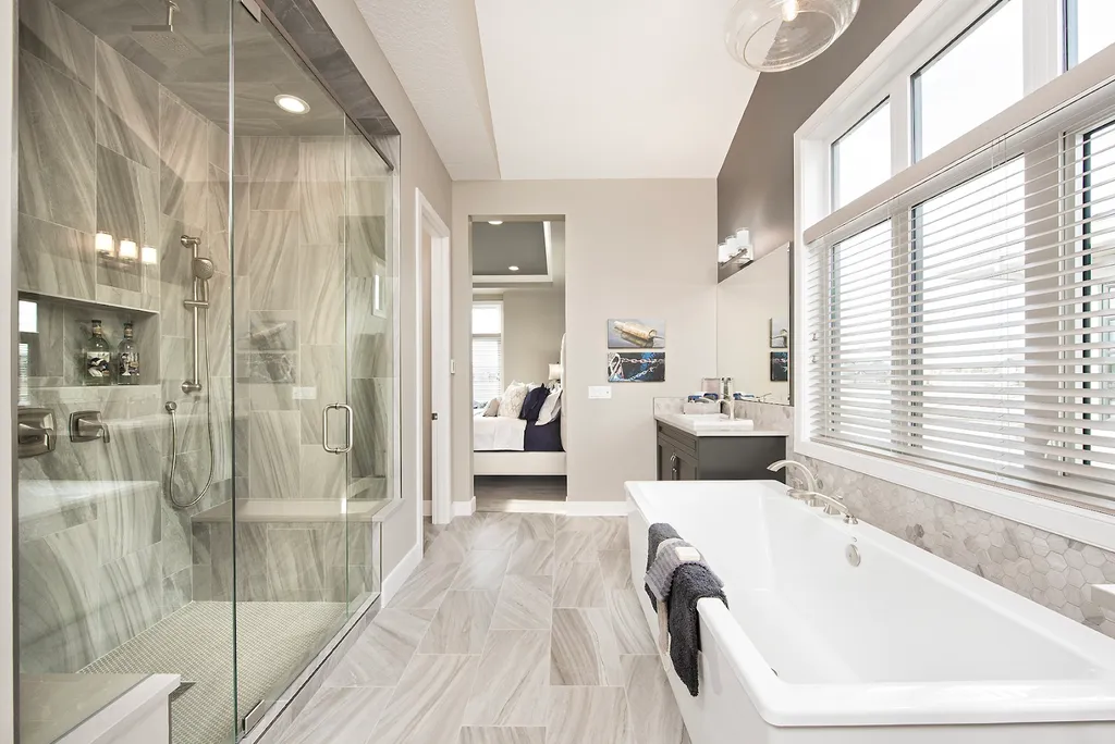 Thiết kế phòng tắm cho căn hộ cao tầng, tận dụng cửa sổ để không gian thêm rộng rãi, thoáng đãng