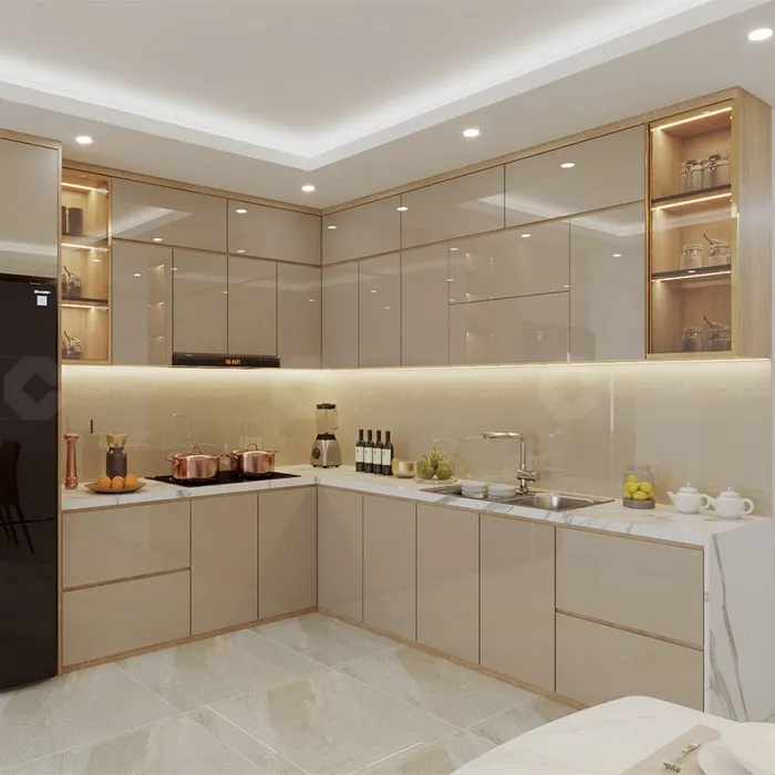 Tủ bếp acrylic màu kem phối mặt bếp in vân đá marble sang trọng