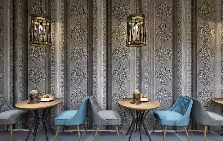 Xốp dán tường màu xám cùng hoa văn tân cổ điển sang trọng tăng vẻ đẹp cho không gian nhà hàng hoặc quán cà phê theo phong cách cổ điển