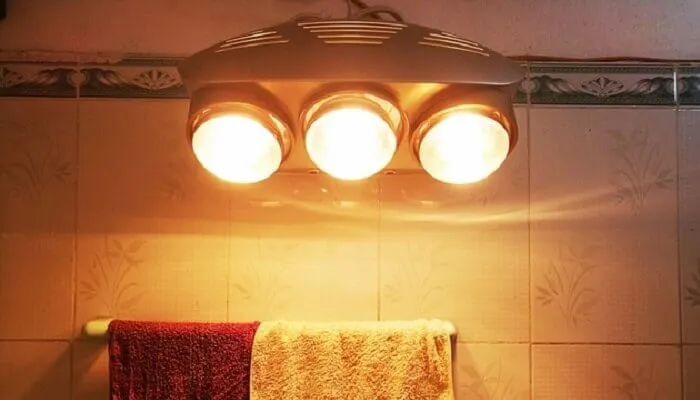 Đèn sưởi nhà tắm dùng sợi đốt sưởi truyền thống