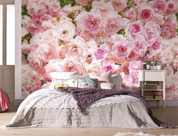 Giấy dán tường màu hồng với họa tiết hoa 3D