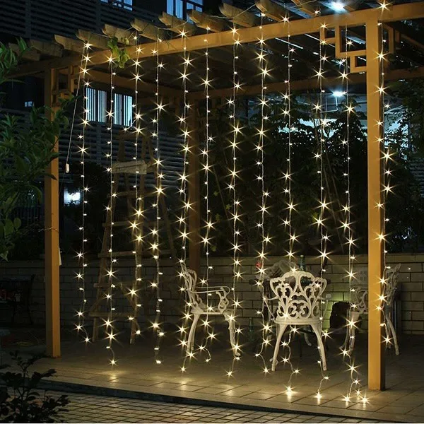 Một ý tưởng làm đẹp sân vườn với đèn dây