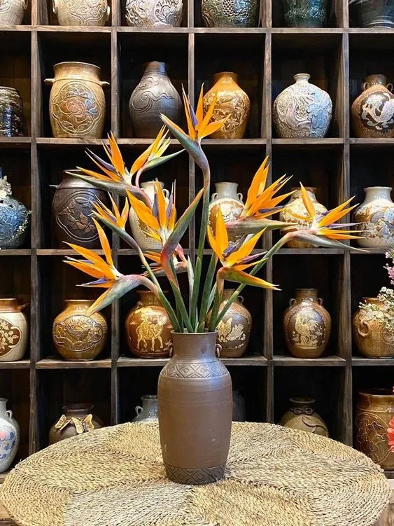 Bình hoa gốm trong trang trí nội thất
