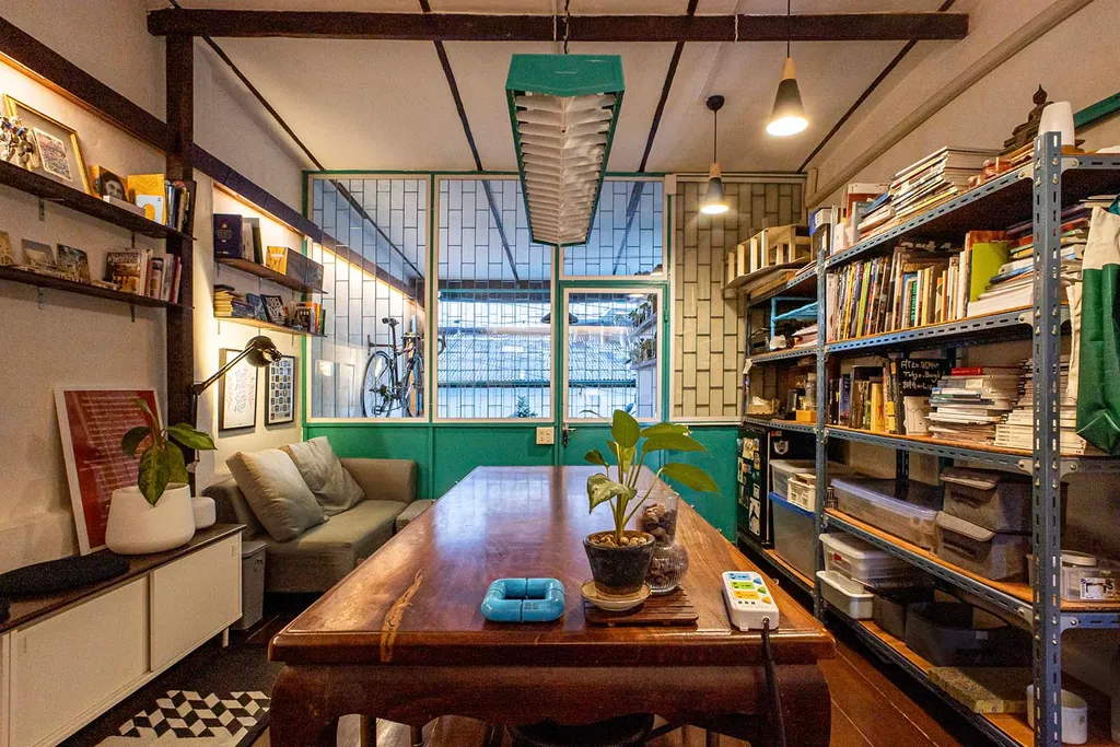 Phong cách Vintage cũng là lựa chọn hoàn hảo cho không gian shophouse kinh doanh quán cafe