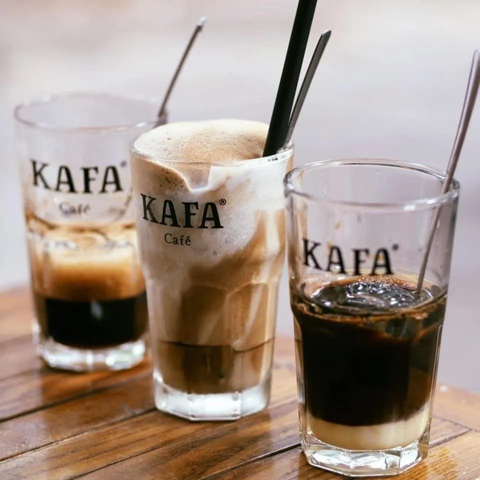 Cà phê đá (Đen đá) và cà phê sữa đá (Nâu đá) tại KAFA Café mang hương vị đặc trưng của hạt Arabica