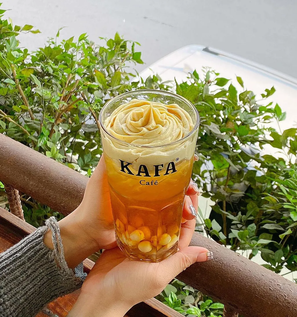 Ly trà sen kem đậu xanh bạn nên thưởng thức tại KAFA Café