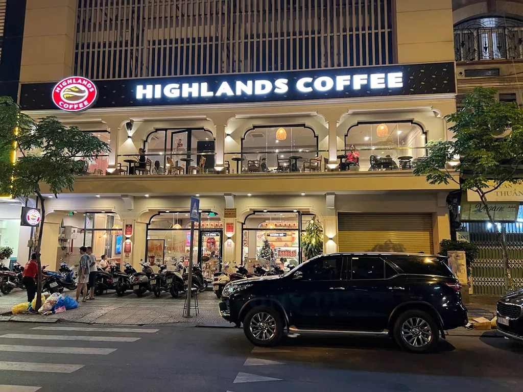Ngoại thất chi nhánh Highlands Coffee 119 Hàm Nghi