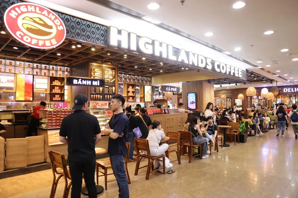 Ngoại thất Highlands Coffee chi nhánh Lê Thánh Tôn