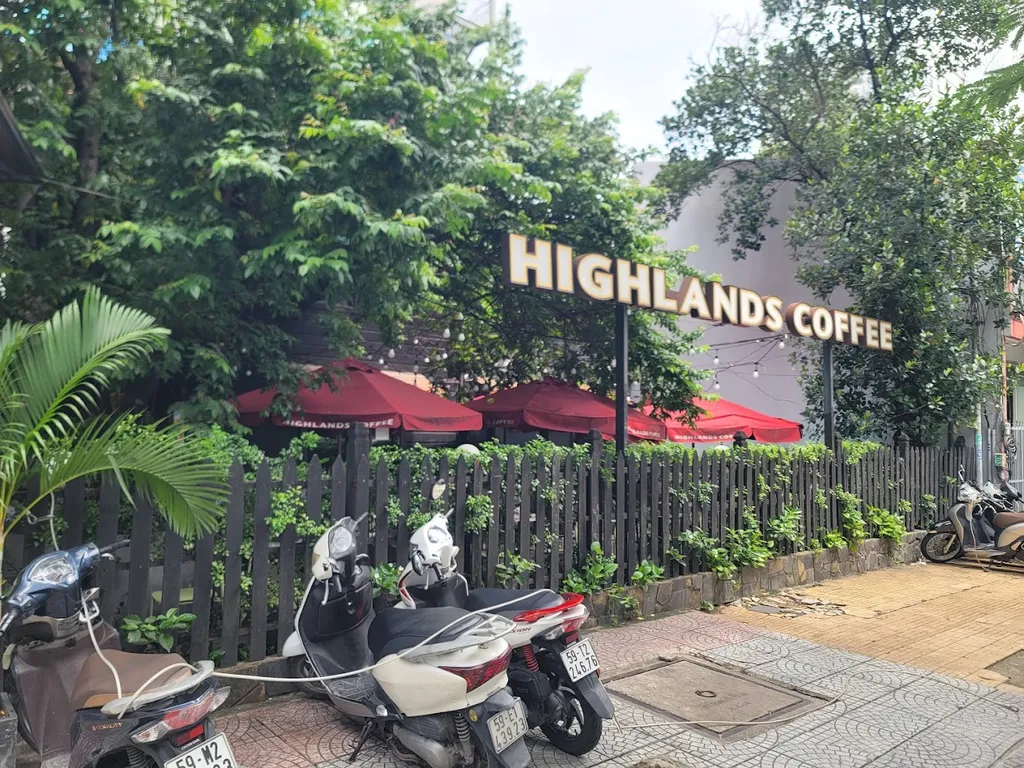 Ngoại thất Highlands Coffee chi nhánh Mạc Đĩnh Chi
