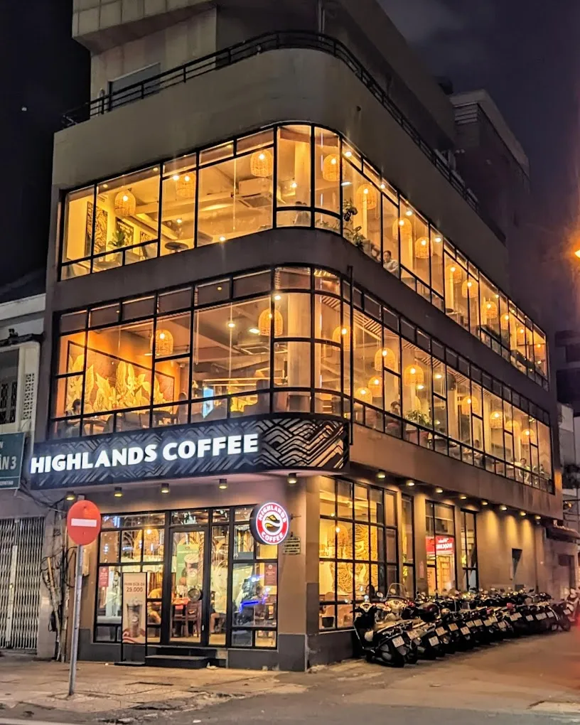 Ngoại thất Highlands Coffee chi nhánh Nguyễn Đình Chiểu
