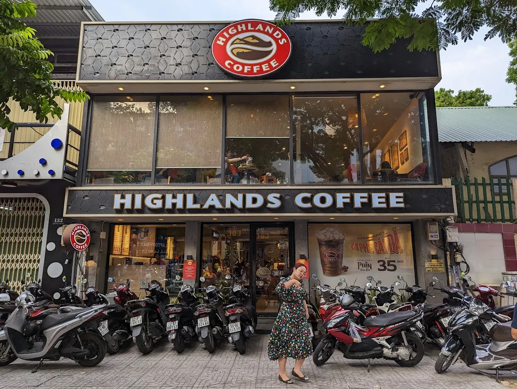 Ngoại thất Highlands Coffee chi nhánh Nguyễn Thái Học