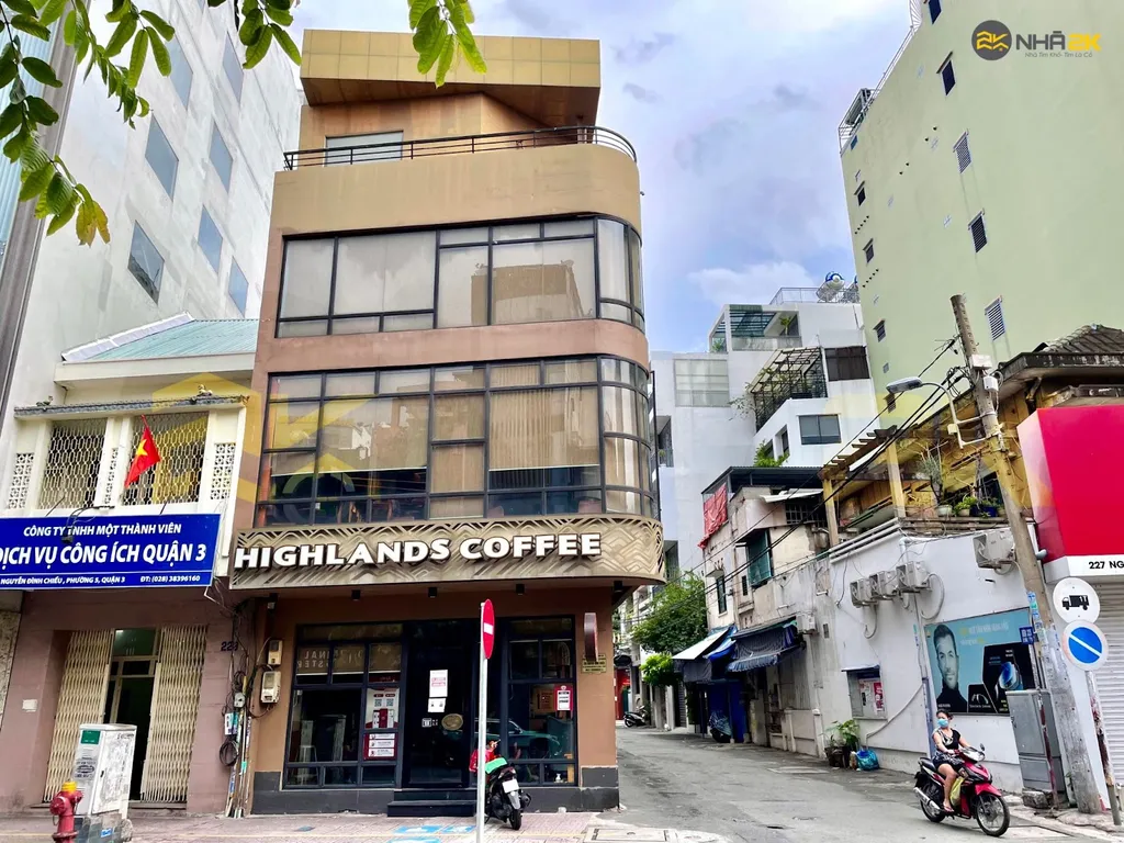 Ngoại thất Highlands Coffee Nguyễn Đình Chiểu Quận 1