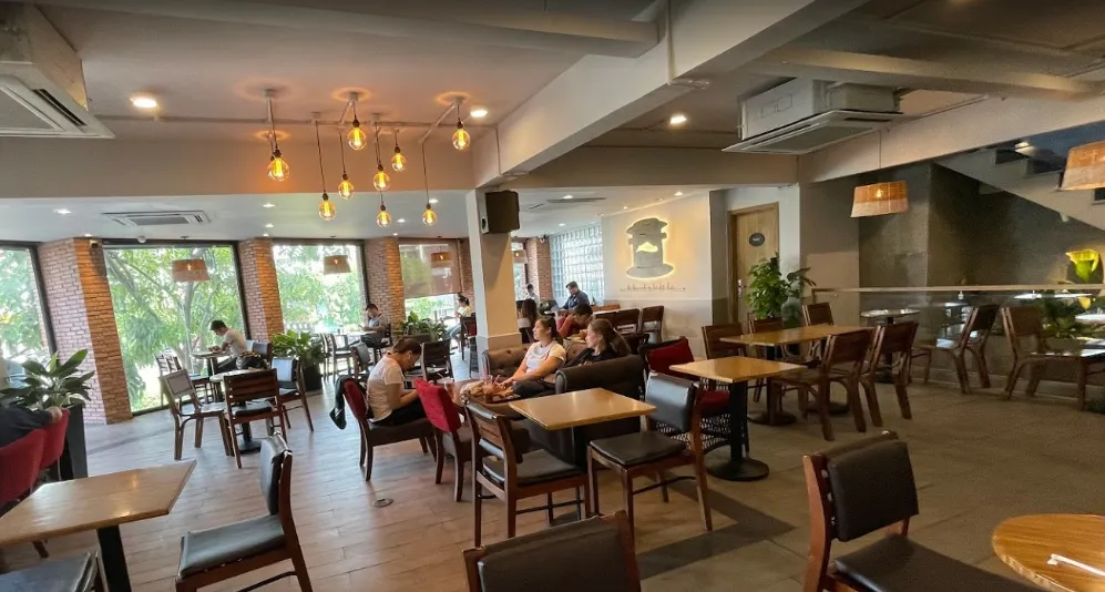 Nội thất Highlands Coffee chi nhánh Saigon Tower