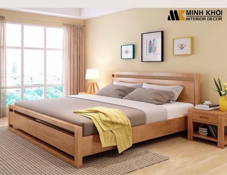 Giường ngủ gỗ sồi đơn giản.