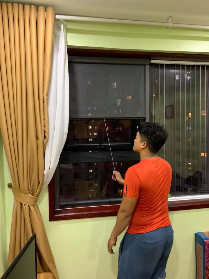 Kiểu cửa lưới chống muỗi, chống côn trùng dạng tự cuốn cho nhà ở chung cư