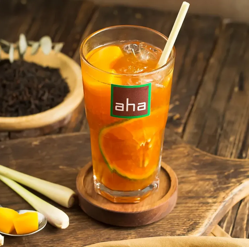 Trà đào cam sả là thức uống rất được ưa chuộng tại AHA coffee