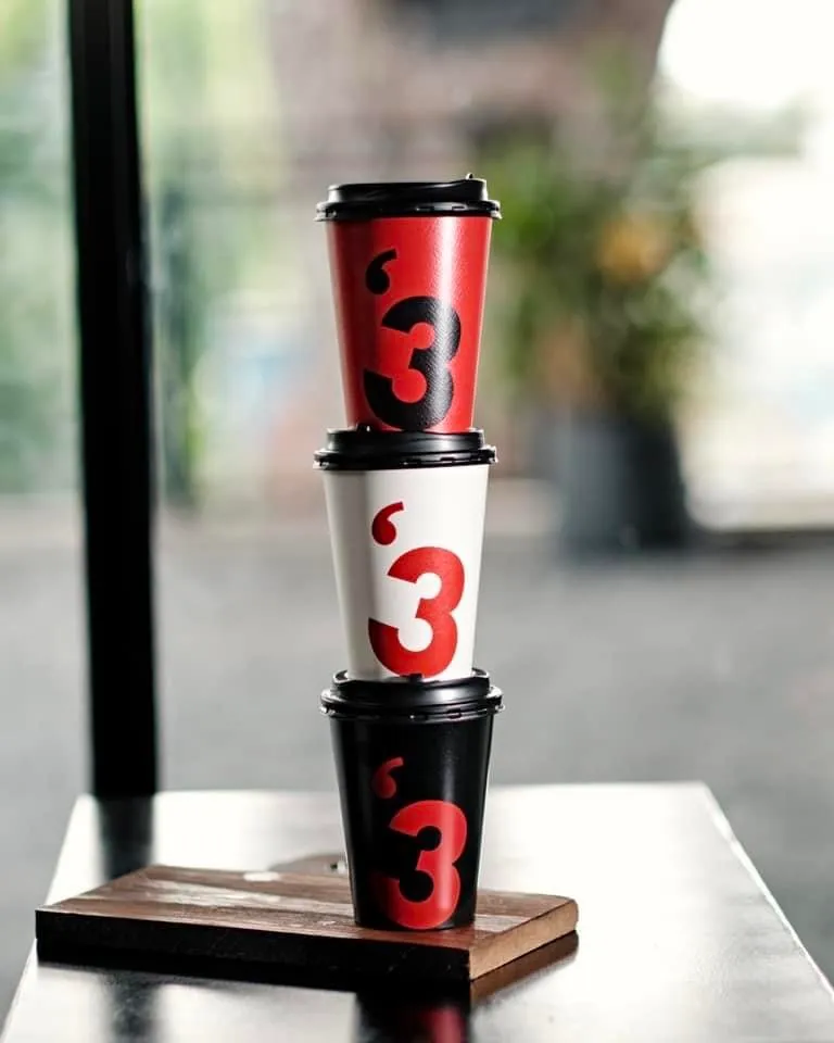 Hình ảnh ly cà phê của three o'clock