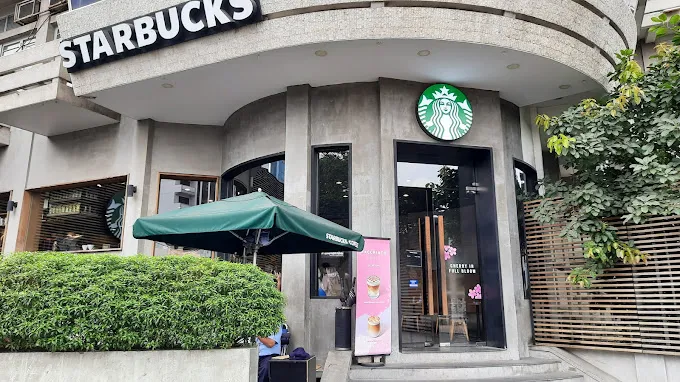 Hình ảnh Starbucks Cách mạng tháng 8