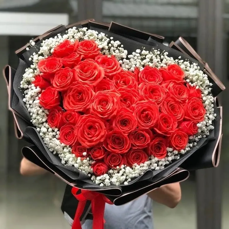 Hoa hồng hình trái tim để tỏ tình hoặc cầu hôn