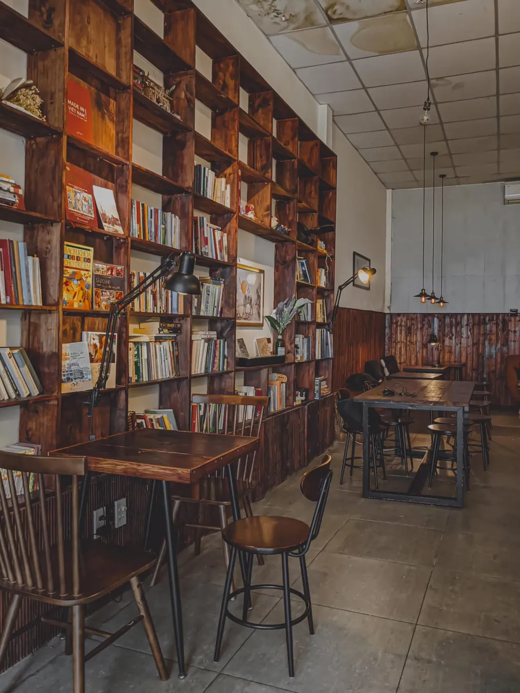 Không gian quán cafe sách Rosaria Books & Coffee