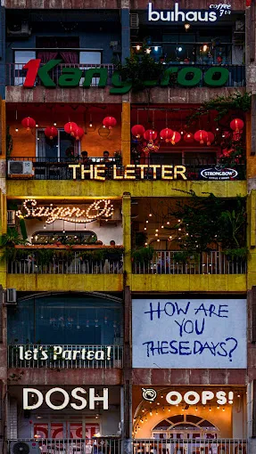 The Letter Cafe với tầm nhìn từ bên ngoài 