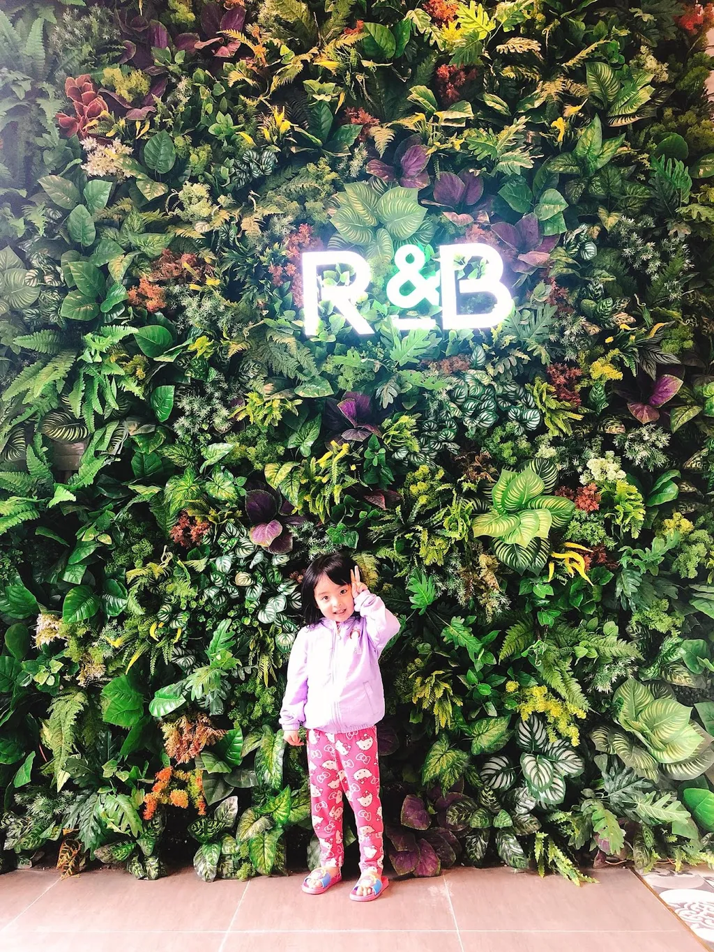 Bức tường xanh đặc trưng của R&B tại 39 Phạm Ngũ Lão (Đà Lạt)