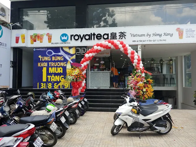 Phông nền trắng đặc trưng của Royaltea tại 9 Nguyễn Quý Anh (Tân Phú, Hồ Chí Minh)