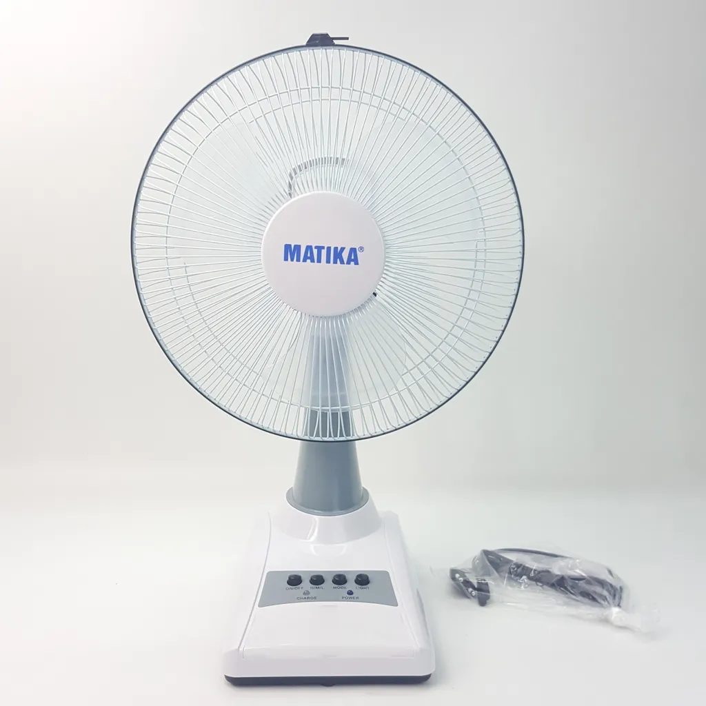 Quạt Matika MTK6312 với thiết kế thân quạt bằng nhựa và lồng quạt bằng kim loại